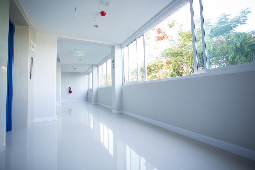 Bbg Seaside Luxurious Service Apartment Bangsaen Buitenkant foto