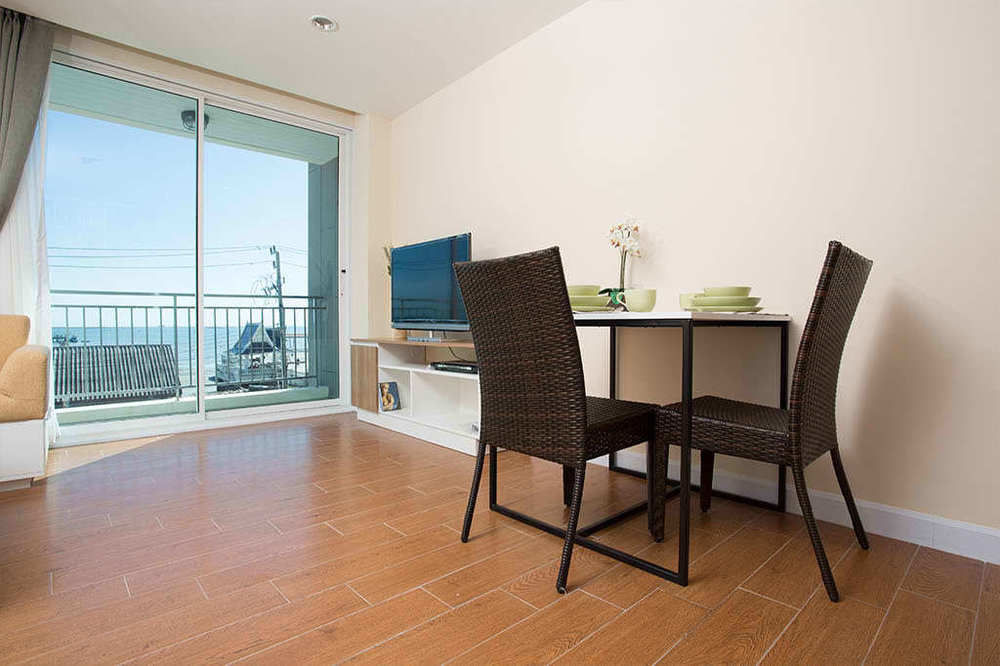 Bbg Seaside Luxurious Service Apartment Bangsaen Buitenkant foto